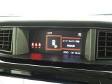 コーナーセンサー付きです。障害物に近づくと、表示や音声で知らせてくれる便利な機能です。車両感覚がつかみ易くなるので、オススメの装備です。