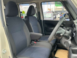 運転席・助手席は、ゆったりと座れるサイズで、長時間の運転でも快適です。