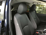 マツダは運転手中心の車つくりを行っております。上部に視認ゾーン、手が届く位置に操作ゾーンを配置し、運転に集中できるコックピットを演出しております☆