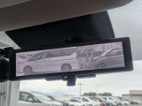 インテリジェントルームミラー搭載で、車の後方に設置されたカメラ映像を映し出してシートバックやヘッドレスト、同乗者に視界が遮られることがなく視認性が非常に良いです