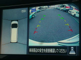 ☆全周囲カメラが駐車をアシスト☆4つの高解像度カメラで車の周囲を撮影!ミニバンなどの見えにくい死角の駐停車も驚く程に楽々です。バックカメラは、車庫入れの時は勿論、後方の安全確認もできて安心です♪