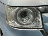 LEDヘッドライトは、点灯の瞬間から最大光量を発揮し、突然暗くなるトンネルなどでの安定感を高めます。