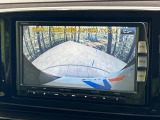 【バックカメラ】駐車時に後方がリアルタイム映像で確認できます。大型商業施設や立体駐車場での駐車時や、夜間のバック時に大活躍!運転スキルに関わらず、今や必須となった装備のひとつです!