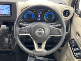 インテリアに合わせたデザインのステアリングは、運転される方のことも考え、運転しやすい形状、大きさです。是非一度、実際に触ってお確かめください。