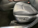 パワーシート搭載。微妙な調整が手軽にでき、ピッタリなポジションで運転することが可能です。