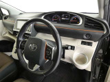 【運転席】運転席周りの画像です。プロの手で隅々までクリーニングしています。ご来店いただき実際に見てみてくださいね☆