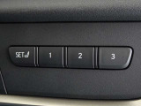 運転席には体格に合わせて最適なドライビングポジションをメモリーする機能があります。