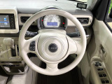 インテリアに合わせたデザインのステアリングは、運転される方のことも考え、運転しやすい形状、大きさです。是非一度、実際に触ってお確かめください。