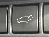 【パワーバックドア】スマートキーや運転席のボタンを押すだけでリアゲートが自動で開閉します!荷物を持っている時や、高い位置にあるバックドアを閉める際に便利な機能です♪