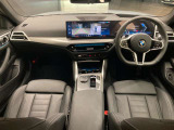 ☆センターパネルを運転席側に僅かに傾けたBMW独特のインパネ☆【駆け抜ける歓び】はここからもスタートしております☆