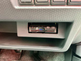 運転席の右下にETCがビルトインされています。高速道路では便利ですね!