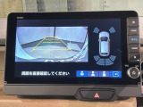 リバースギアに入れるだけで後方の表示へ切り替わります。夜間や雨の日の駐車も楽になりますよ。