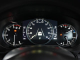 シンプルに見えるメーターパネルですが、良く見ていただくと、手の込んだ加工が施されたことがお分かりいただけます。