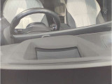 【コックピットシート】BMW車の主役席。車体中央にくる様に配置し車両重心とが一致する事でドライバーと車との一体感あるドライビングを実現。人間工学に基づき形成した形状が長時間のドライブ疲労も軽減します!