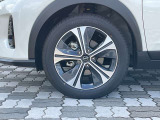 純正アルミホイール。タイヤサイズは205/55R17です。