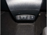 夜間走行でも安心のLEDへッッドライト搭載車です。とても明るく白い光で照らします。この装備も人気のアイテムですね