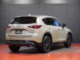 【CX-5】上質感と精悍さを兼ね備え、ワイド感を強調した意匠。オールラウンドな機能美と品格、洗練されたデザイン。