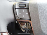 運転中、オーディオの操作をしてて、ハッとしたことはありませんか?ステアリングスイッチは、運転中でもハンドルでオーディオの操作が可能です。安全なドライブをサポートします。