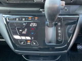 オートエアコン。運転席、助手席を温めるシートヒーターのスイッチです。