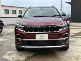 「どこにでも行ける。何でもできる。」Jeepに息づく自由の精神はその素晴らしい性能で、Jeepだから辿り着ける未知なる世界へ誘い心と身体を開放します。