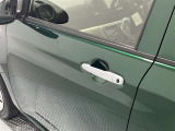 前席はワンタッチで楽にお車の開け閉めが可能です!