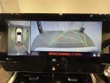 【バックモニター】駐車時に後方がリアルタイム映像で確認できます。大型商業施設や立体駐車場での駐車時や、夜間のバック時に大活躍?