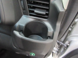 運転席右側のドリンクホルダーです。