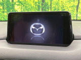 【マツダコネクトナビ】車内の雰囲気にマッチした一体型タイプのナビ。各種車輌設定やBluetooth再生等、様々な機能が楽しめます。直感的なダイヤル操作が可能で、使い勝手も良好です。