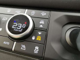 【電子制御エアサスペンション￥341,000】エアサスペンションを搭載しておりますので、車高を上げ下げすることができます。また、走行モードも切り替えられます。