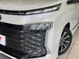 【LEDヘッドライト】悪天候や夜間走行時も良好な視界を確保し安心して運転できる高輝度LEDヘッドライトを装備!点灯速度が早く、消費電力も抑えられています。