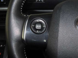 【ステアリングスイッチ】運転中に視線を前に向けたまま画面の操作できます。