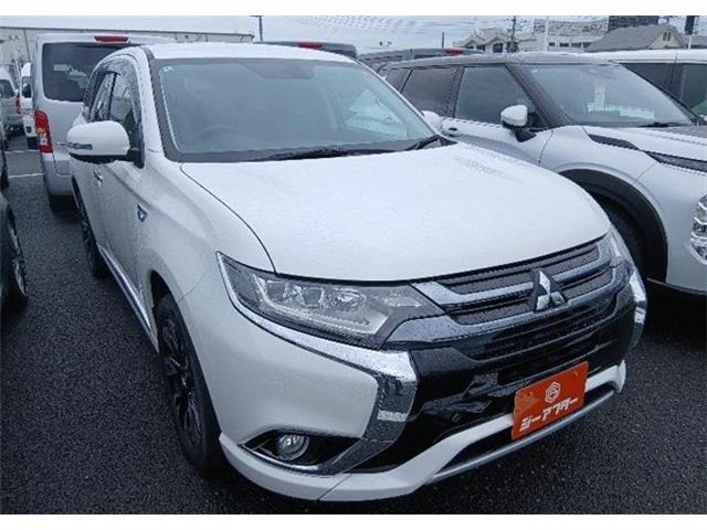 アウトランダーPHEV 2.0 G ナビパッケージ 4WD 純正ナビ フルセグTV 全周囲カメラ