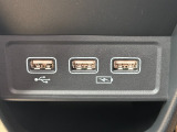 USB機器などの外部機器の接続が可能です。