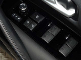 電動格納式ドアミラー・パワーウインドウを装備しています。