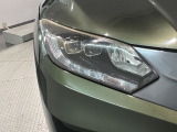 LEDヘッドライトは、点灯の瞬間から最大光量を発揮し、突然暗くなるトンネルなどでの安定感を高めます。