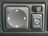 【電動格納ミラー】サイドミラーは電動格納式となっており、狭い駐車場でもキズがつくリスクを抑えられます。