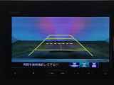 【バックカメラ】運転が苦手な方も車庫入れラクラクです!ギアをリバースに入れれば自動的に切り換わりますので、面倒な操作は不要です♪狭い駐車場もお車を傷つけず安心ですね!
