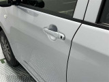 前席はワンタッチで楽にお車の開け閉めが可能です!