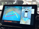 【パノラミックビューモニター】専用のカメラにより、上から見下ろしたような視点で360度クルマの周囲を確認することができます☆死角部分も確認しやすく、狭い場所での切り返しや駐車もスムーズに行えます。