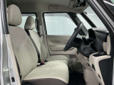 【運転席】シート周りは使用感も少なく、良好な状態となります。丁寧につかわれていたことがよくわかります。