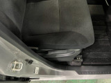 痛みの出やすい運転席シートの角、フロアマット、座面、ともに良好です