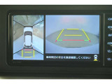 パノラミックビューモニター付きです。車両を上から見たような映像をディスプレイオーディオ画面に表示。運転席からの目視だけでは見にくい、車両周辺の状況をリアルタイムでしっかり確認できます。