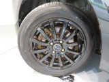 社外アルミホイール。タイヤサイズは175/65R15です。