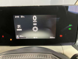 モニター式メータパネルです。回生モニター等様々な情報表示を変更できるデジタルスピードメーターとなっております。
