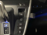 【電動パーキング】ボタンひとつでパーキングON。女性の方や運転に慣れていない方にも安心.