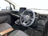 前方の見通しが良いすっきりした視界、誰でも扱いやすく運転できます。疲れにくく安心ドライブを更に快適なものにします!