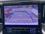バックカメラも搭載しており、狭い駐車スペースでも安心です。