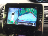 【アラウンドビューモニター】専用のカメラにより、上から見下ろしたような視点で360度クルマの周囲を確認することができます☆死角部分も確認しやすく、狭い場所での切り返しや駐車もスムーズに行えます。