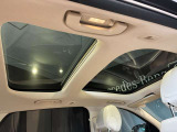自動車保険に関しても、メルセデス・ベンツ専用のプログラムをご用意しております。飛び石や落下物などでのフロントガラスの修理が必要となった場合、最大で9万円分の補償を致します。