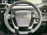 インテリアに合わせたデザインのステアリングは、運転される方のことも考え、運転しやすい形状、大きさです。是非一度、実際に触ってお確かめください。